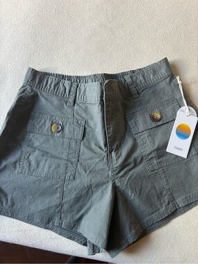 Vuori Olive Utility Cargo Shorts with Front Pockets